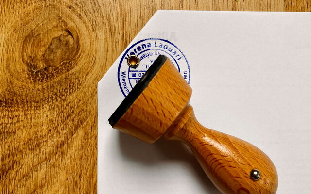 Beglaubigte Übersetzung mit Stempel und Unterschrift